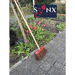 Foto van Synx tools stadsbezem bassin - 30cm - rode kap - straatbezem - buiten bezem / veger - schoonmaakartikel