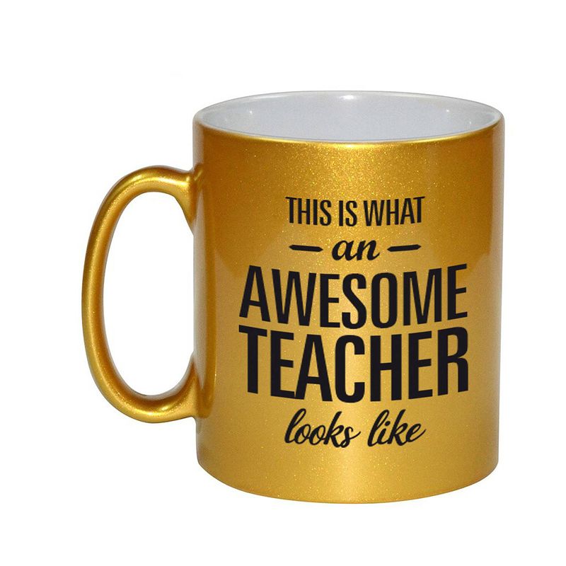 Foto van Awesome teacher cadeau gouden mok / beker voor juf / meester 330 ml - feest mokken