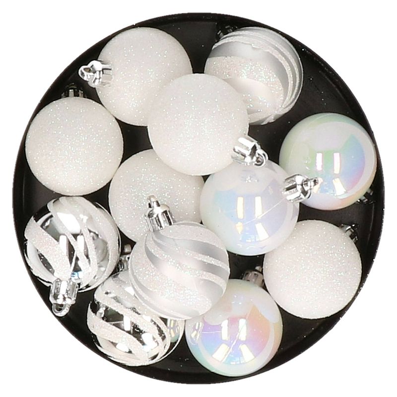 Foto van Atmosphera kerstballen - 12x-d4 cm - mix parelmoer wit/zilver - plastic - kerstbal