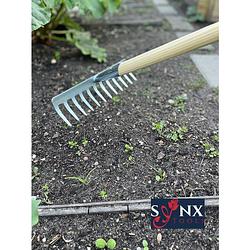 Foto van Synx tools tuinhark 12 tanden verzinkt hark - harken - bladharken - bodembewerkers - onkruidverwijderaar - tuinartikelen