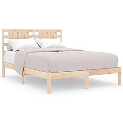 Foto van The living store bedframe - klassiek houten bedframe - 205.5 x 206 x 100 cm - massief grenenhout - voor matras van