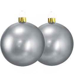 Foto van Christmas decoration mega kerstballen -2x -45 cm - zilver -opblaasbaar - opblaasfiguren