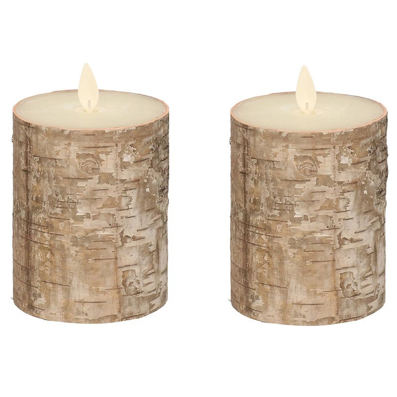 Foto van 2x bruine berkenhout kleur led kaarsen / stompkaarsen 10 cm - led kaarsen
