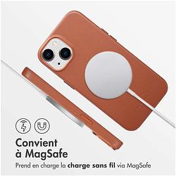 Foto van Accezz magsafe leather backcover iphone 14 telefoonhoesje bruin