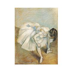 Foto van Edgar degas - danseuse nouant son brodequin kunstdruk 24x30cm