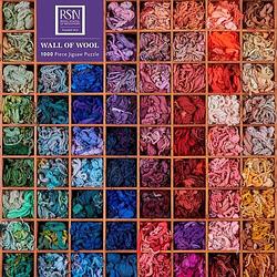 Foto van Adult jigsaw puzzle: royal school of needlework: wall of wool - puzzel;puzzel (9781804173169)