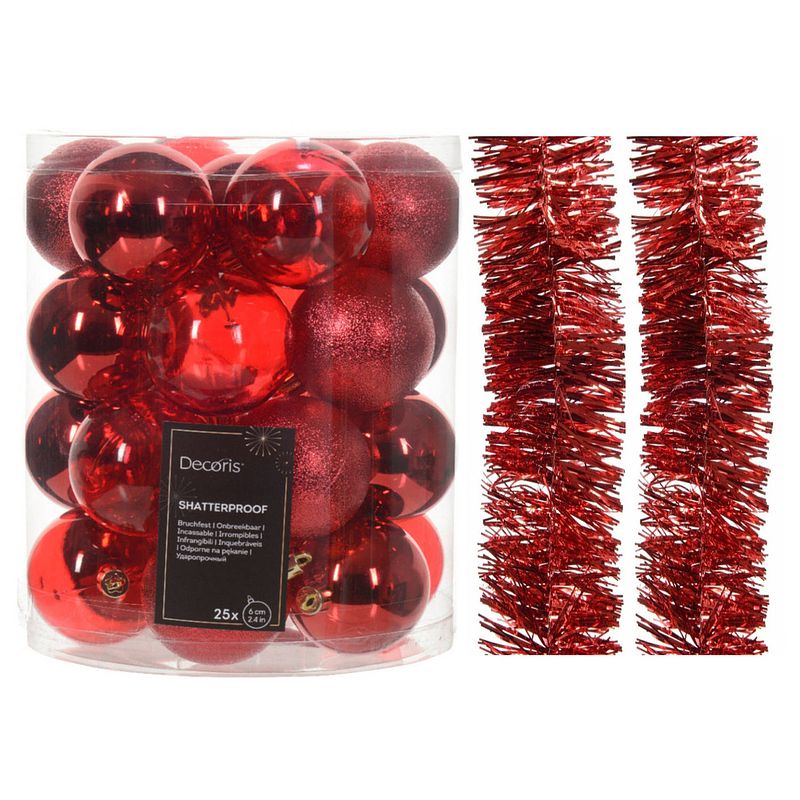 Foto van Kerstversiering set - rood - kerstballen 6 cm en slingers- kunststof - kerstbal