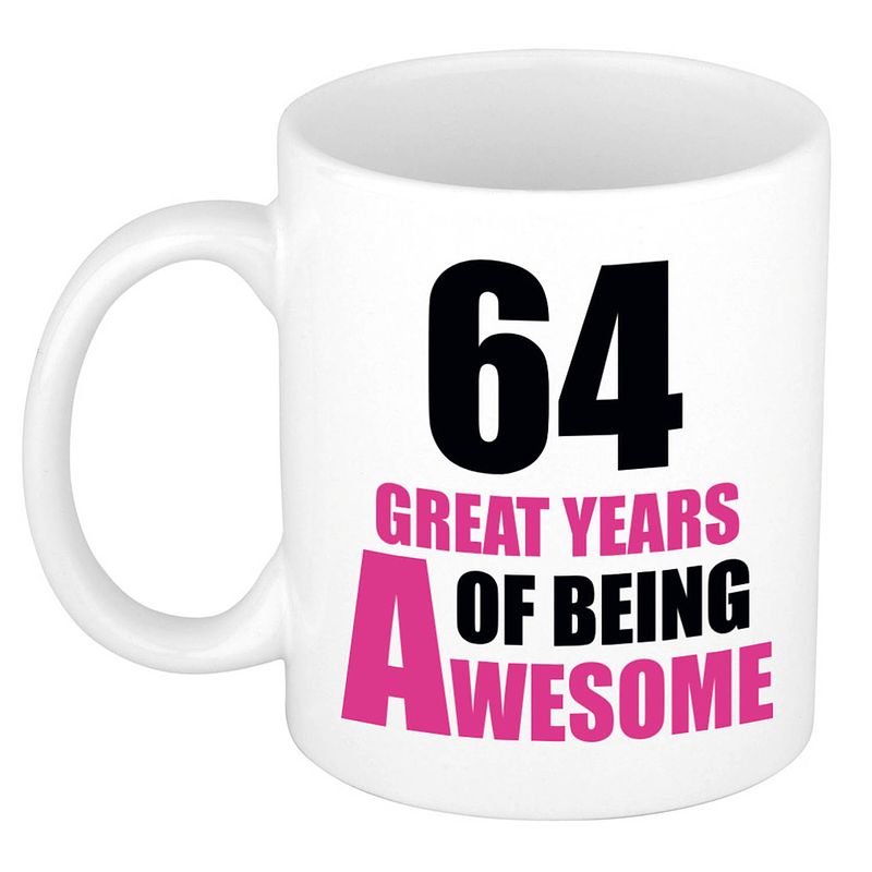 Foto van 64 great years of being awesome cadeau mok / beker wit en roze - feest mokken