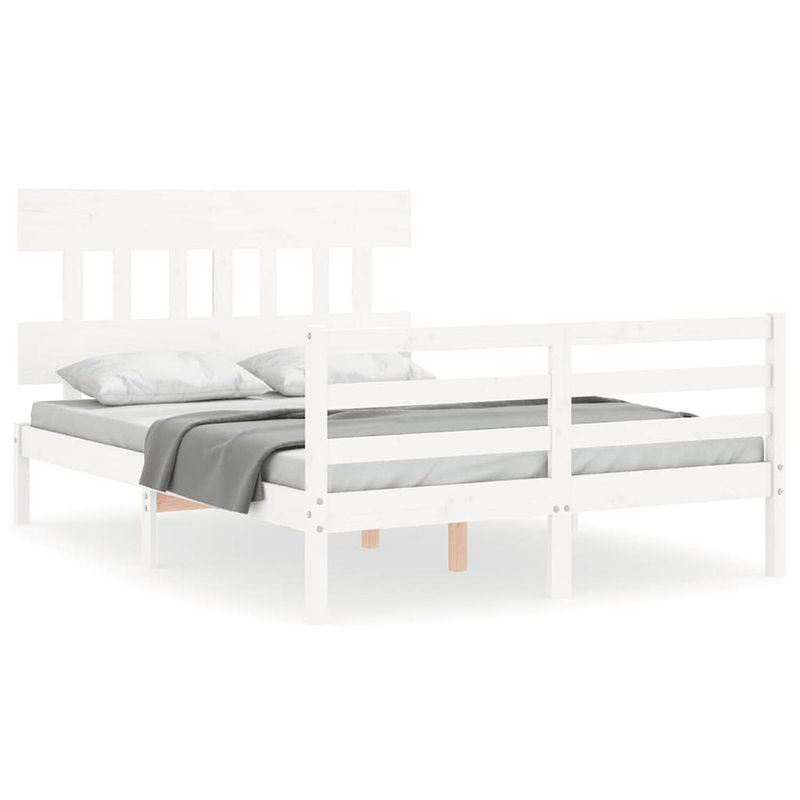 Foto van The living store bedframe - massief grenenhout - 205.5 x 125.5 x 81 cm - wit - montage vereist