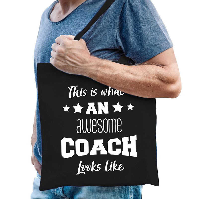 Foto van Bellatio decorations cadeau tas coach - katoen - zwart - this is what an awesome coach looks like - feest boodschappenta