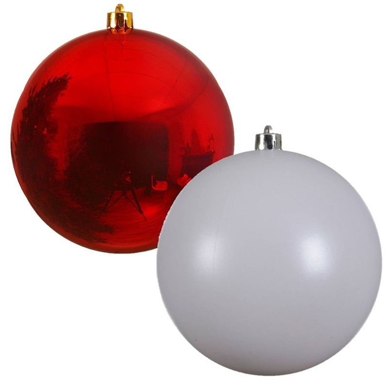 Foto van 2x stuks grote kerstballen van 20 cm glans van kunststof wit en rood - kerstbal