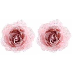 Foto van 2x kerstboom decoratie roos poeder roze 14 cm - kerstversiering roze rozen met glitters 2 stuks