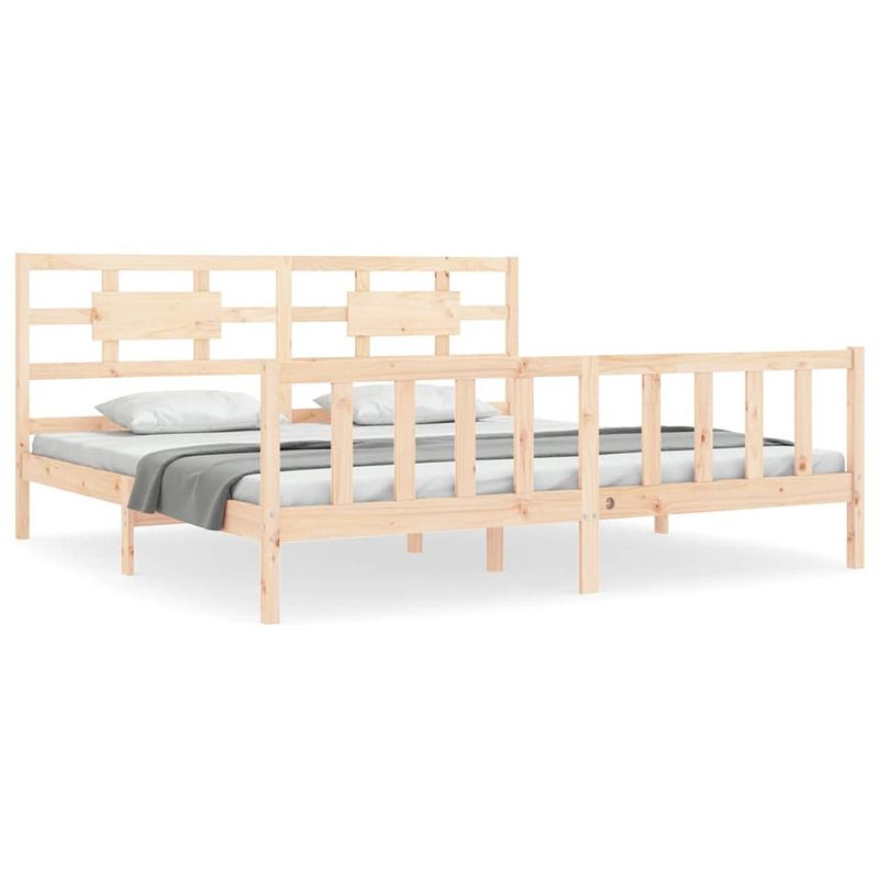 Foto van The living store massief grenenhouten bedframe - 205.5 x 205.5 x 100 cm - multiplex lattenbodem