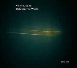 Foto van Between two waves - cd (0028948101047)