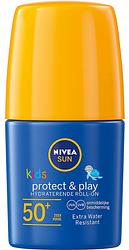 Foto van Nivea sun kids protect & play zonnemelk spf50+ roll-on