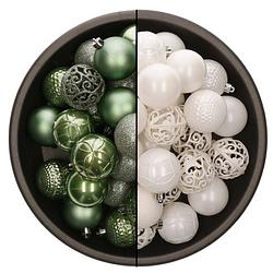 Foto van 74x stuks kunststof kerstballen mix van wit en salie groen 6 cm - kerstbal