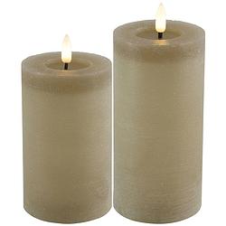 Foto van Led kaarsen/stompkaarsen - set 2x - beige - d7,5 x h15 en h20 cm - timer - warm wit - led kaarsen