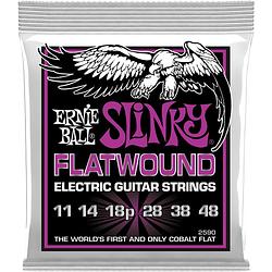 Foto van Ernie ball 2590 power slinky flatwound 11 - 48 snarenset voor gitaar