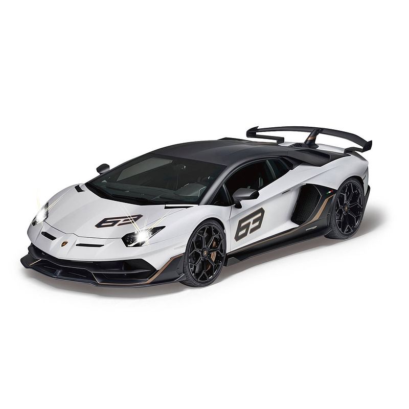 Foto van Rastar rc lamborghini aventador svj zilver 1:14