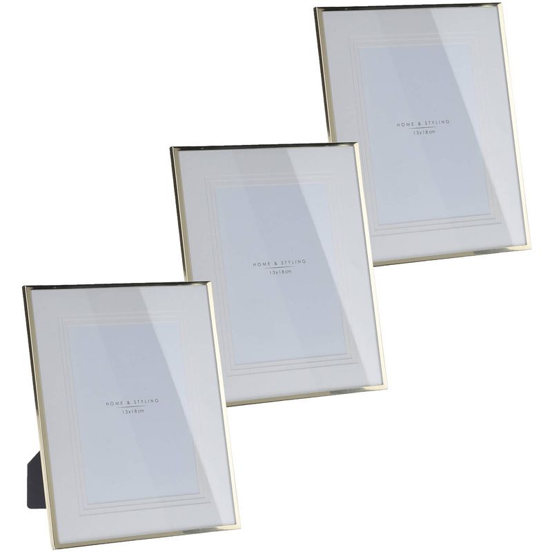 Foto van 3x stuks aluminium fotolijst goud geschikt voor een foto van 20 x 25 cm - fotolijsten