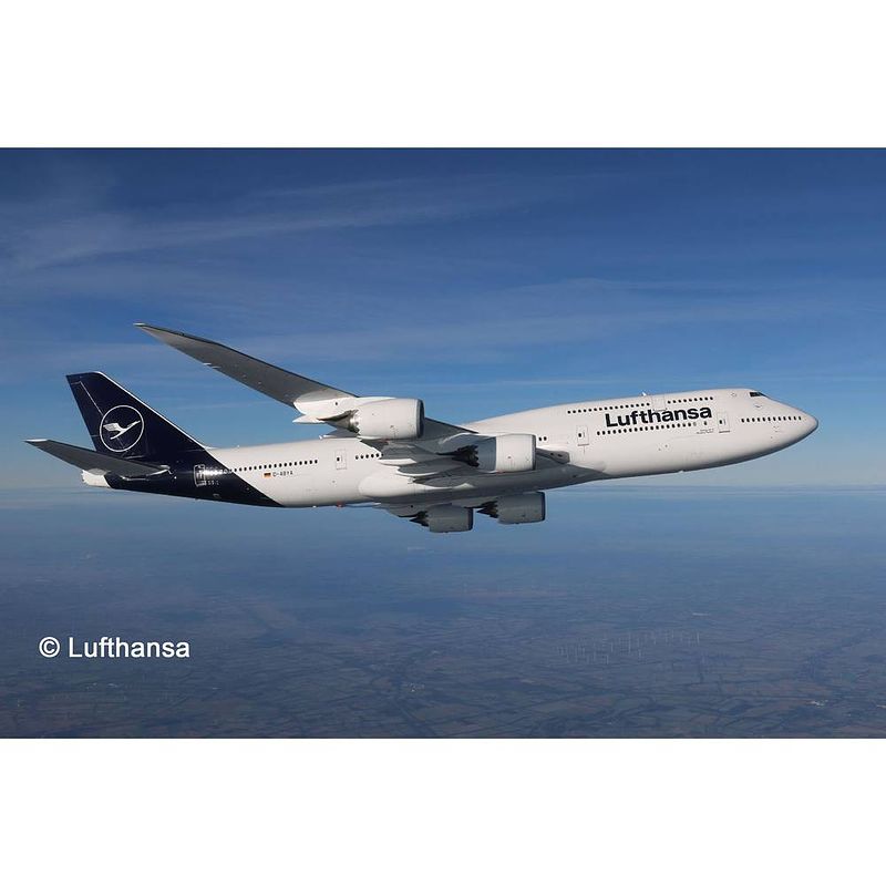 Foto van Revell 03891 boeing 747-8 lufthansa new livery vliegtuig (bouwpakket) 1:144