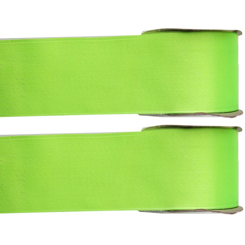 Foto van 2x hobby/decoratie lime groene satijnen sierlinten 2,5 cm/25 mm x 25 meter - cadeaulinten