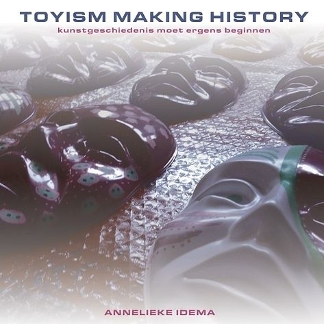 Foto van Toyism, making history - annelieke idema - paperback (9789461935861)