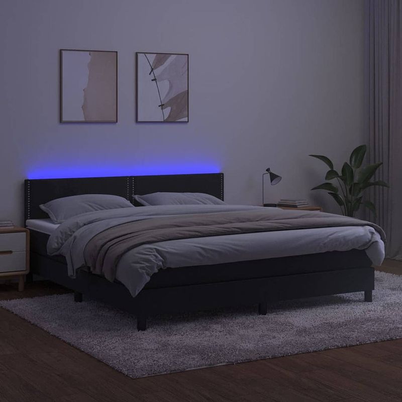 Foto van The living store boxspring met matras en led fluweel zwart 180x200 cm - bed