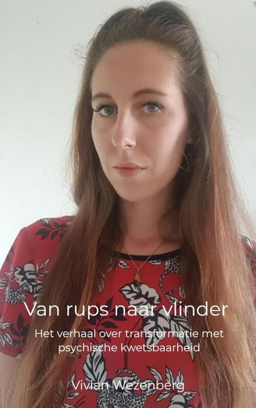 Foto van Van rups naar vlinder - vivian wezenberg - paperback (9789464059083)