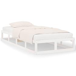 Foto van The living store houten bedframe - eenpersoonsbed - 90 x 200 cm - massief grenenhout