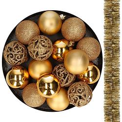 Foto van 16x stuks kunststof kerstballen 6 cm incl. 2x st. kerstslingers goud - kerstbal