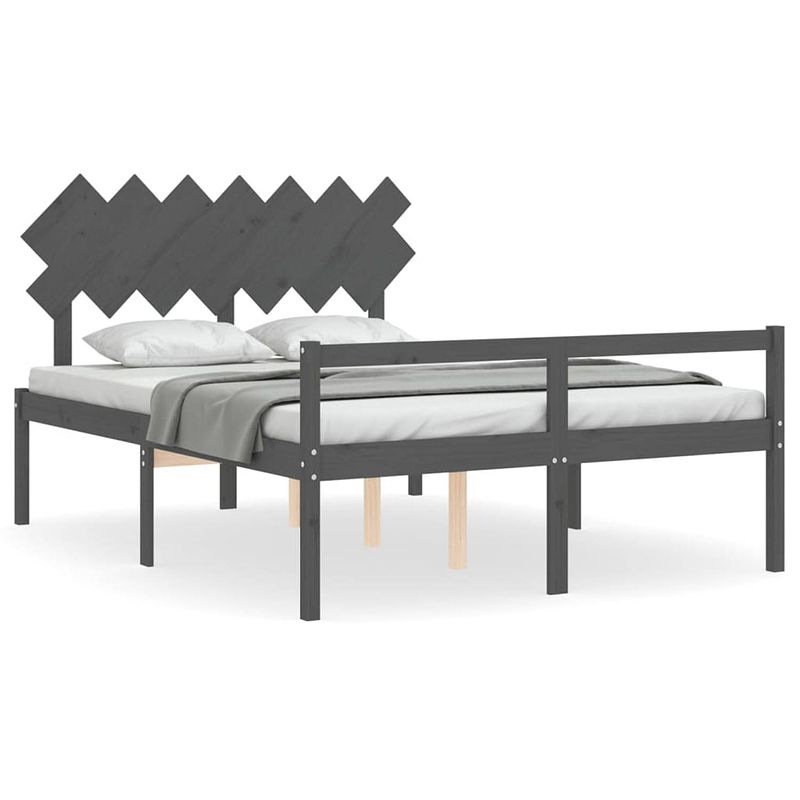 Foto van The living store massief grenenhouten bedframe - grijs - 195.5 x 145.5 x 80.5 cm - multiplex lattenbodem