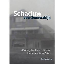 Foto van Schaduw over zonneschijn