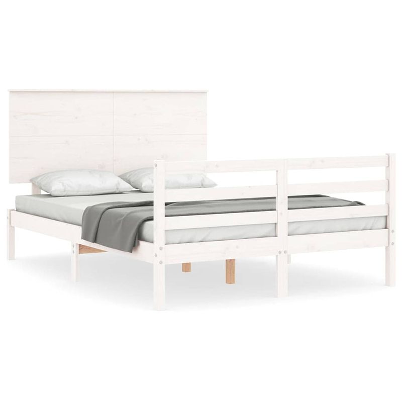 Foto van The living store bedframe - generfde grenenhout - wit - 195.5 x 145.5 x 82.5 cm - multiplex lattenbodem