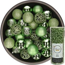 Foto van 37x stuks kunststof kerstballen 6 cm inclusief kralenslinger groen - kerstbal