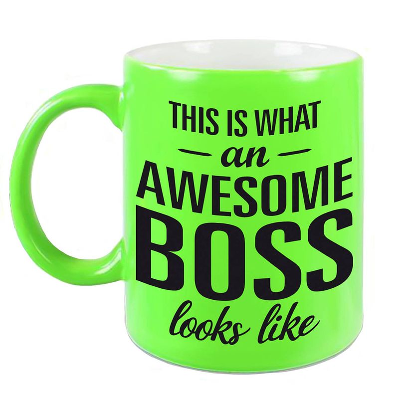 Foto van Awesome boss cadeau mok / beker voor baas neon groen 330 ml - feest mokken