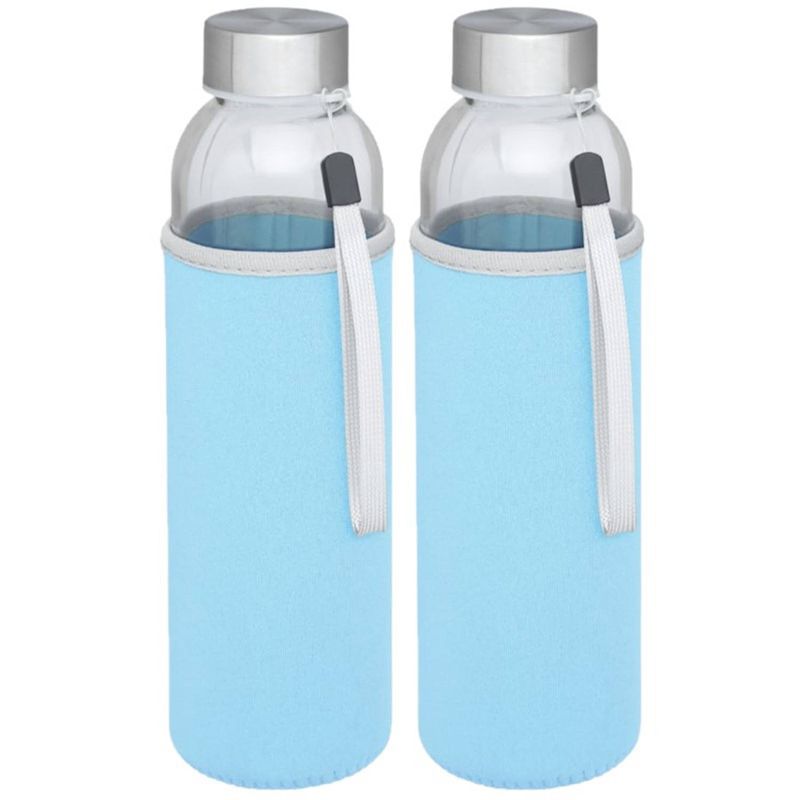 Foto van 2x stuks glazen waterfles/drinkfles met lichtblauwe softshell bescherm hoes 500 ml - drinkflessen