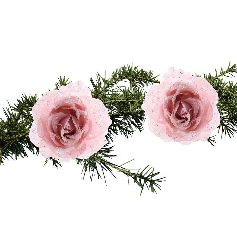 Foto van 2x stuks kerstboom bloemen/rozen op clip poeder roze 14 cm - kunstbloemen