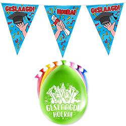 Foto van Paperdreams geslaagd thema party versiering set hoera - vlaggenlijn en 16x ballonnen - feestpakketten