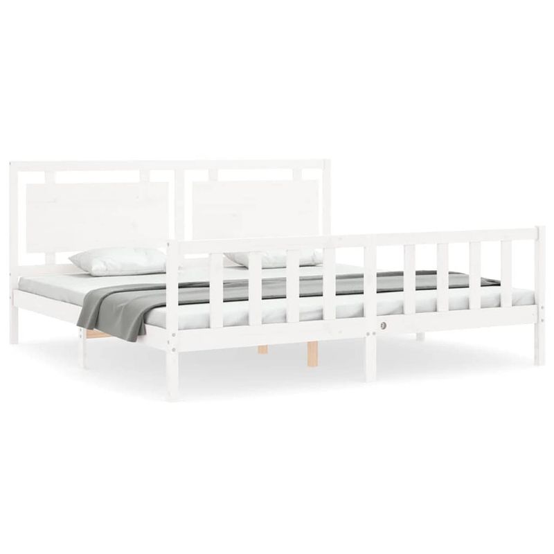 Foto van The living store bed the living store bed grenenhout - 205.5x185.5x100 cm - wit