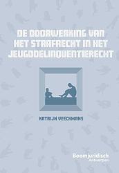 Foto van De doorwerking van het strafrecht in het jeugddelinquentierecht - katrijn veeckmans - hardcover (9789464511123)