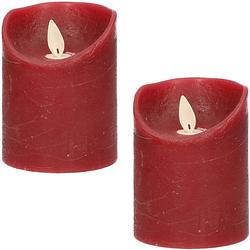 Foto van 2x bordeaux rode led kaarsen / stompkaarsen met bewegende vlam 10 cm - led kaarsen