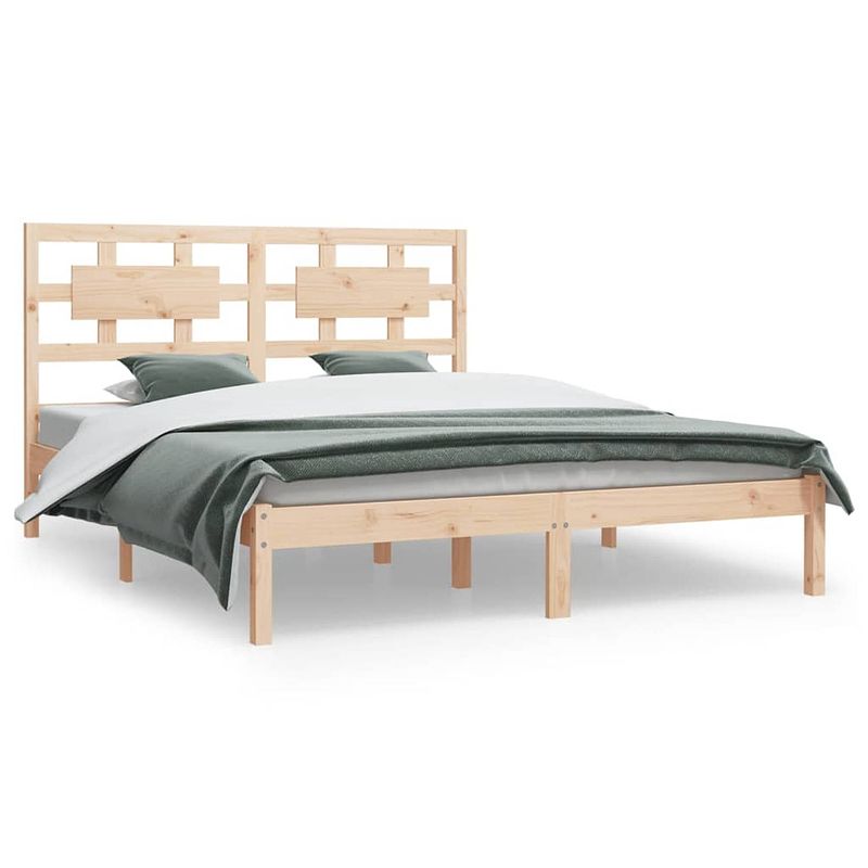 Foto van The living store bedframe massief grenenhout - 205.5 x 125.5 x 31 cm - rustieke uitstraling