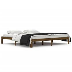 Foto van The living store houten bedframe - 203.5 x 203.5 x 30 cm - honingbruin