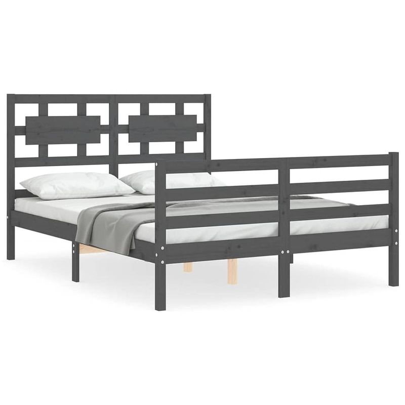 Foto van The living store massief grenenhouten bedframe - grijs - 195.5 x 125.5 x 100 cm - multiplex lattenbodem