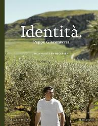 Foto van Identità - peppe giacomazza - hardcover (9789463373678)