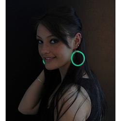Foto van Groene glow in the dark oorbellen - verkleedsieraden