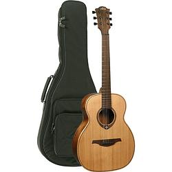 Foto van Lag guitars tramontane travel series travel-rc red cedar akoestische westerngitaar met gigbag