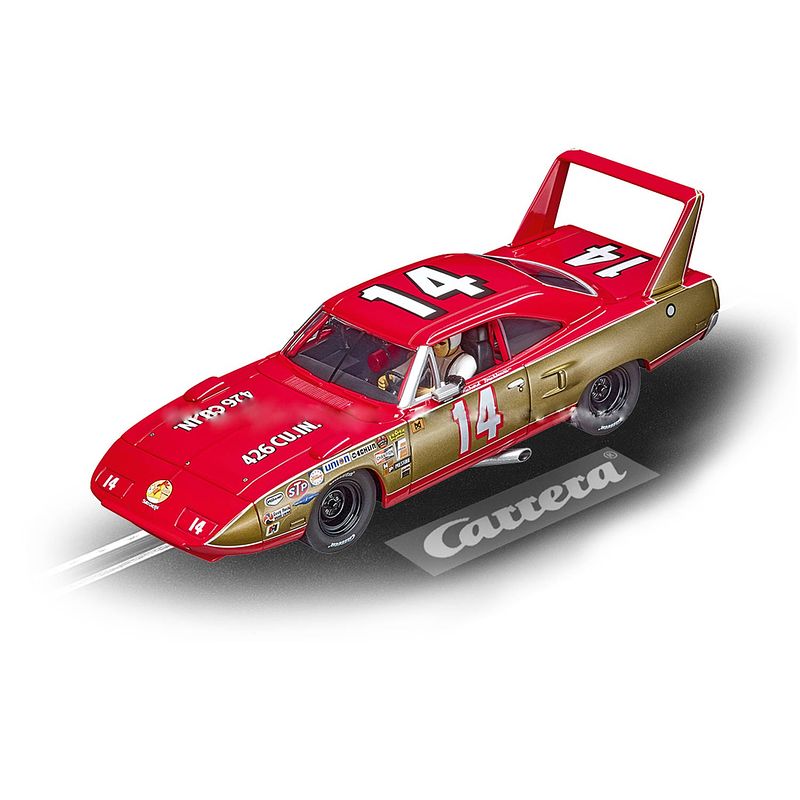 Foto van Carrera evolution racebaanauto plymouth superbird 1:32 rood