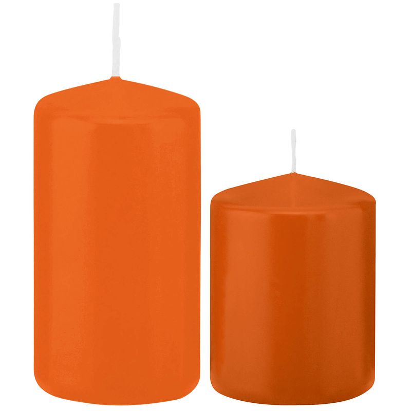 Foto van Stompkaarsen set van 4x stuks oranje 8 en 12 cm - stompkaarsen